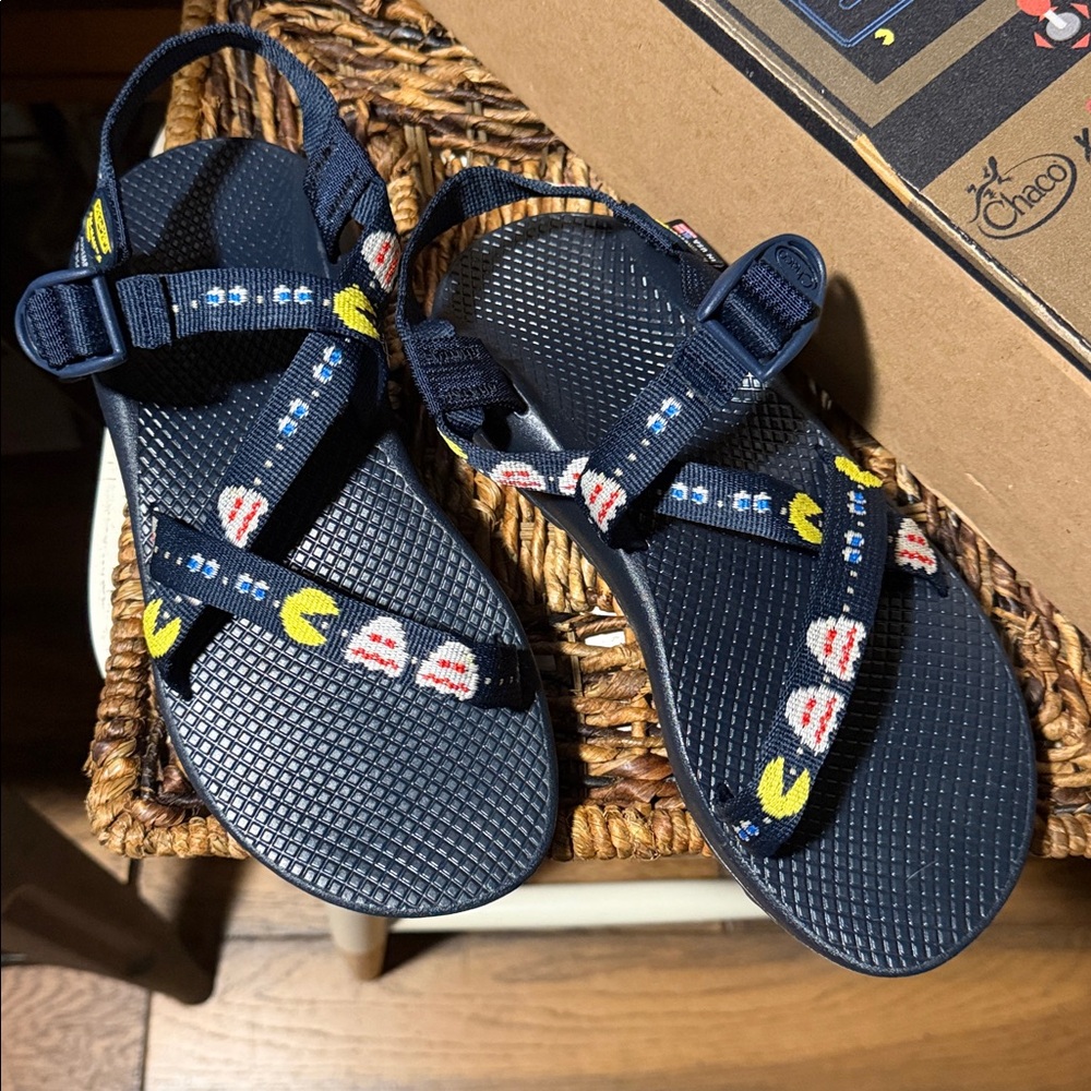 Chaco PAC -MAN Scaredy Ghost 👻 Sandals Sz 9 BNIB - Picture 2 of 7